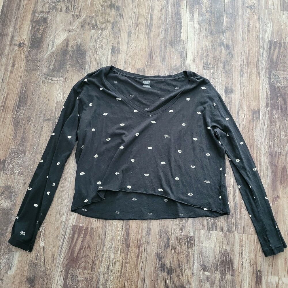 Victoria's Secret PINK Black Long Sleeve Crop Top White Lips Print V-Neck Y2k